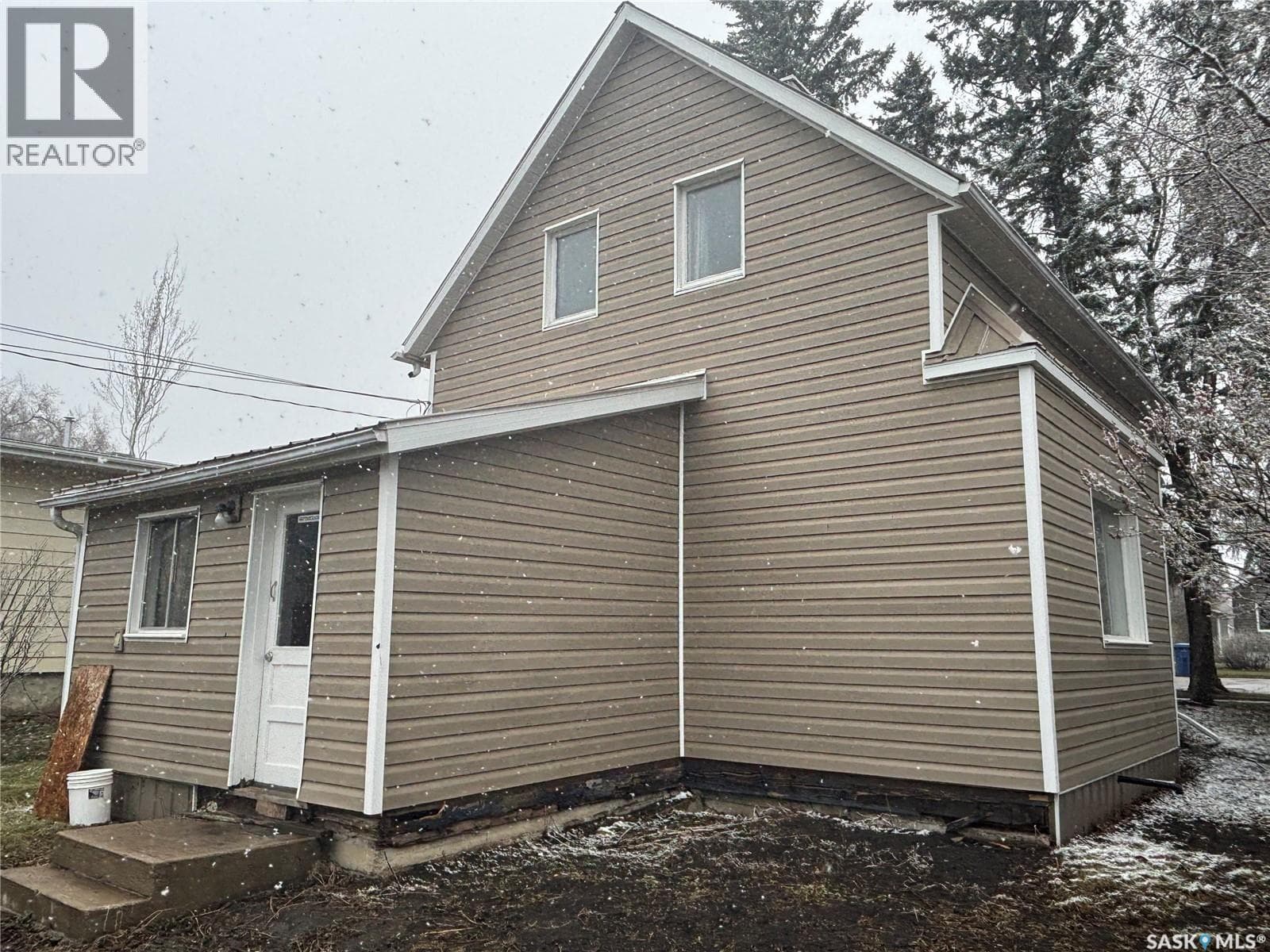 112 Stovel AVENUE E — photo 4