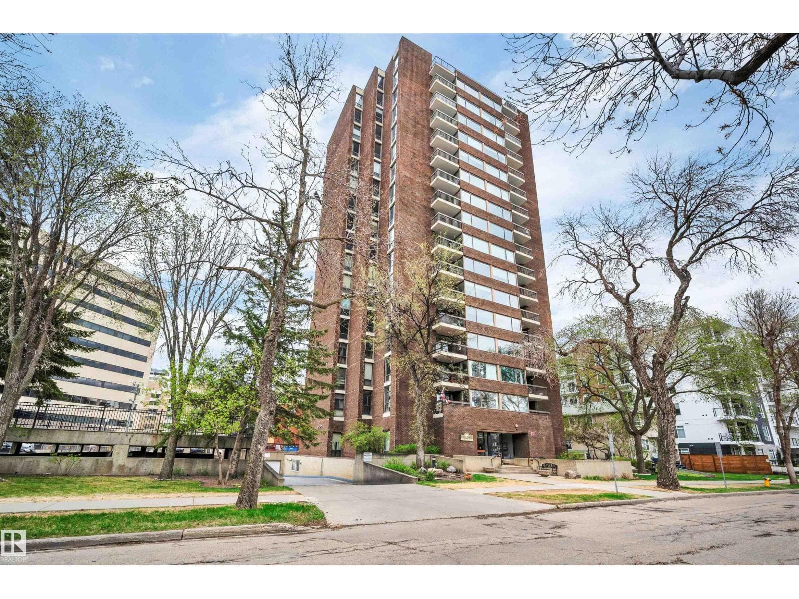 #1603 10025 113 ST NW