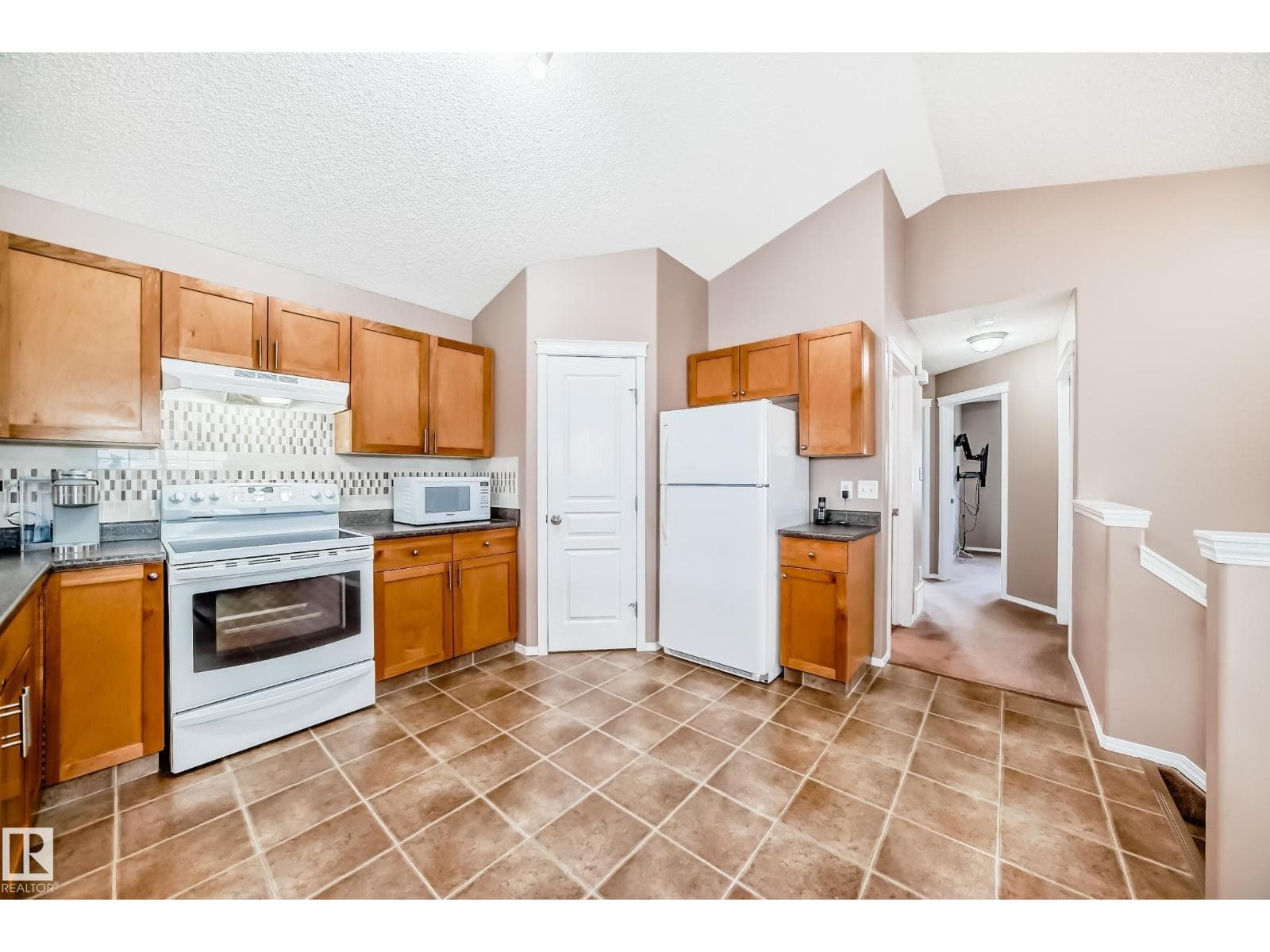 26 VAUGHN AV — photo 3