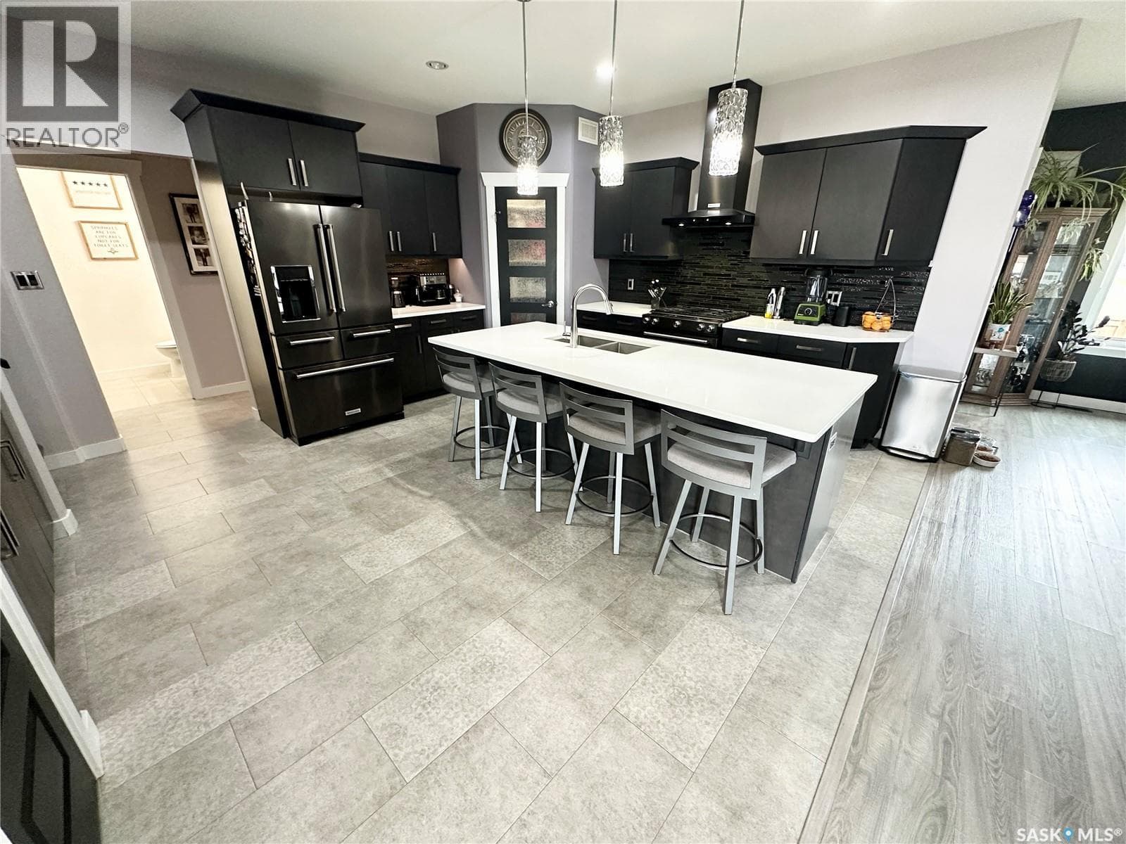 1 Lloyd AVENUE — photo 2