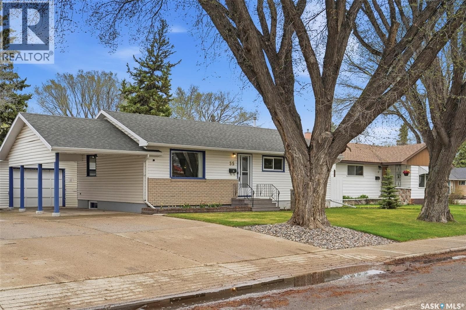 35 Harrison CRESCENT — photo 2