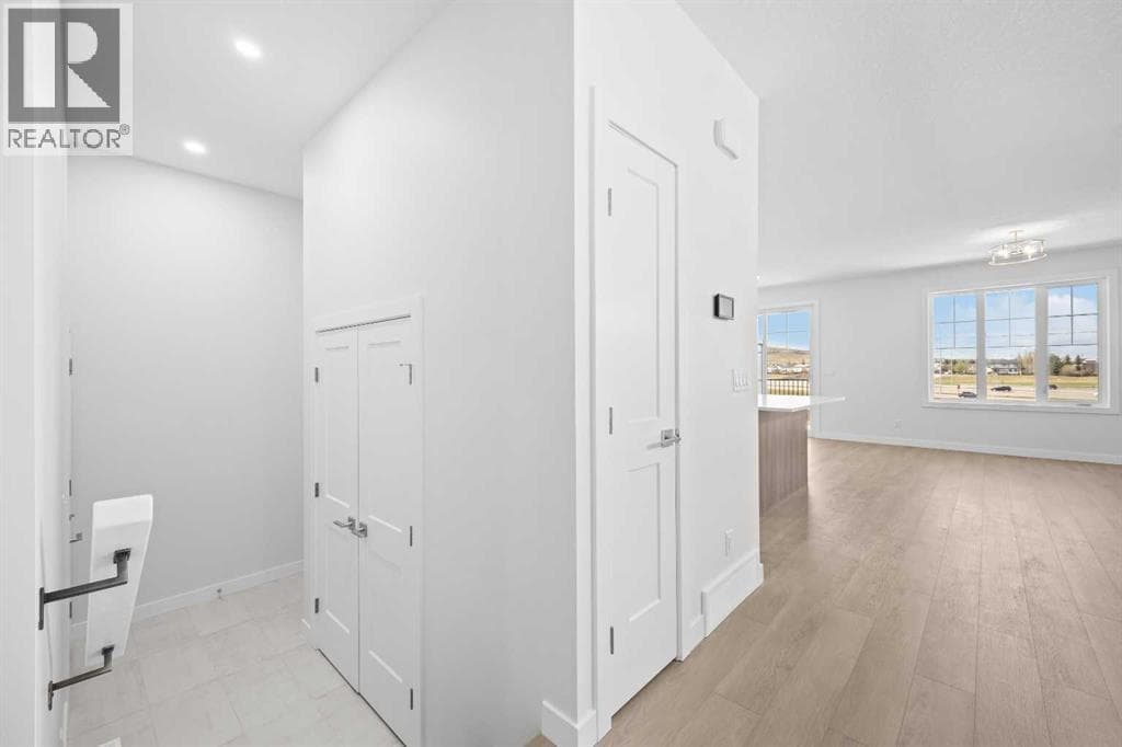 131 Greenwich Drive NW — photo 5
