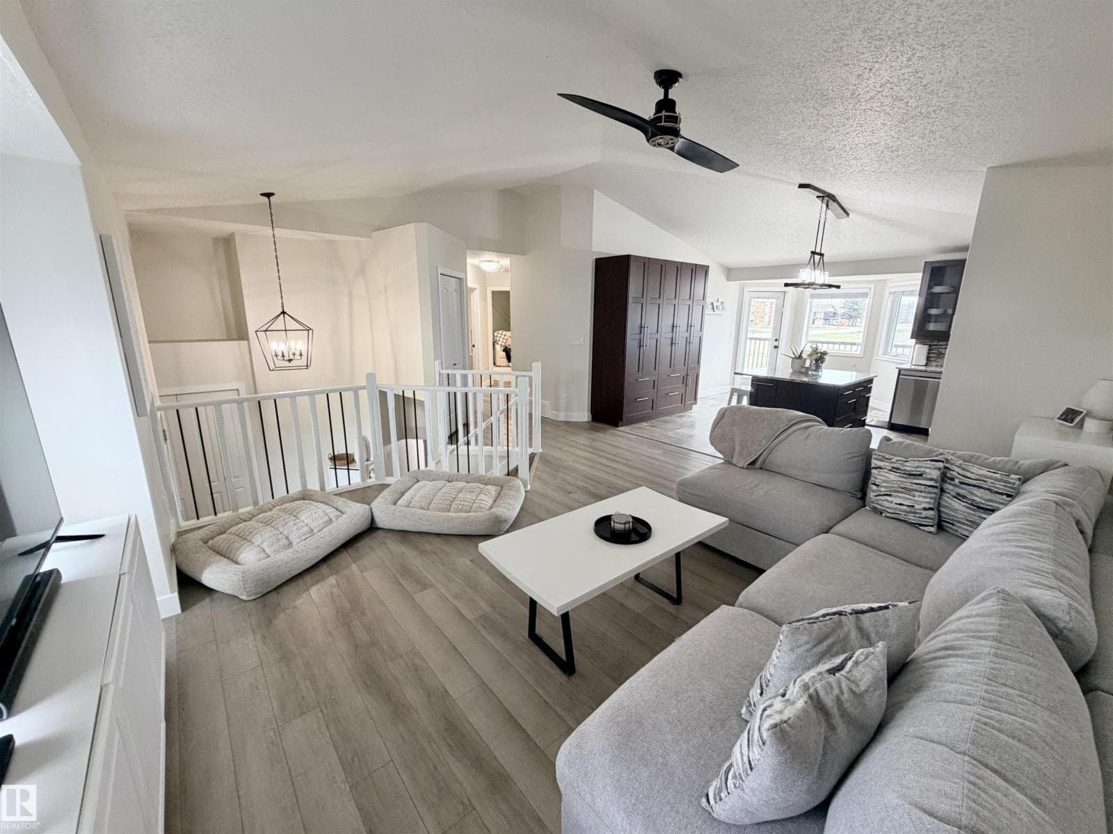 5705 52 AV — photo 3