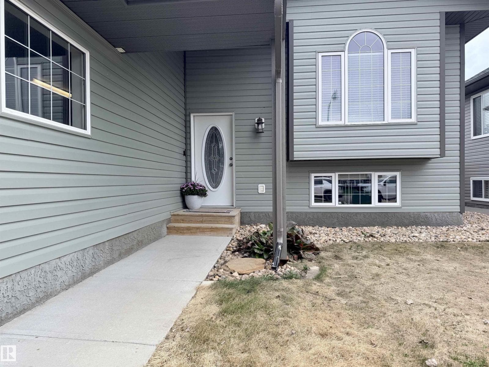 5705 52 AV — photo 2