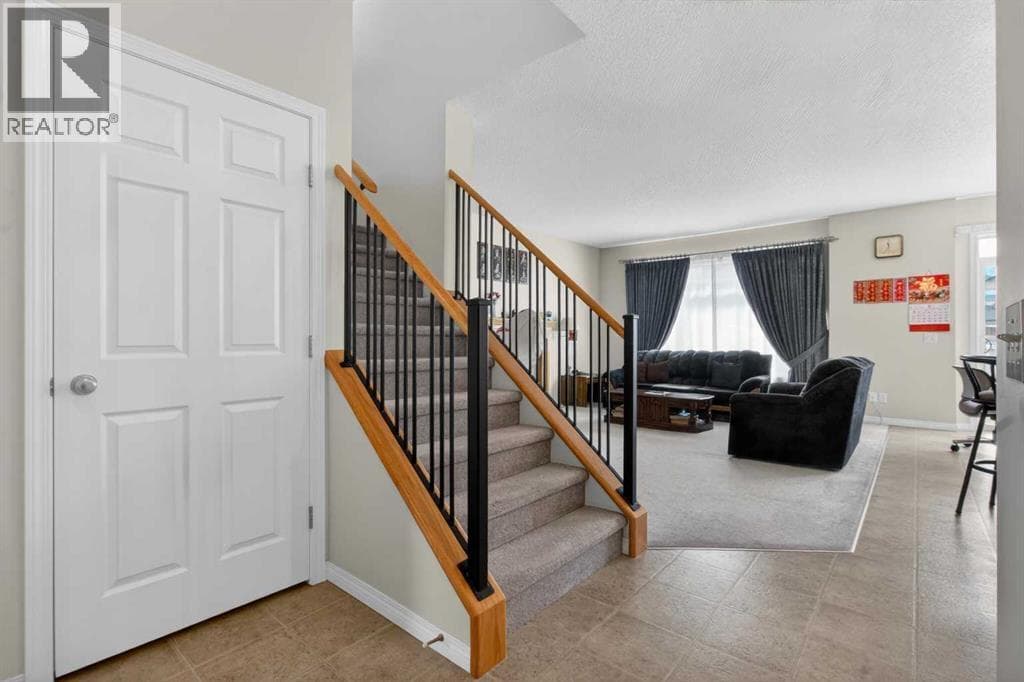 156 Saddlecrest Park NE — photo 4