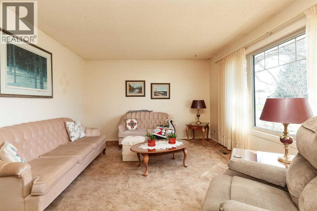 61 Park Meadows Boulevard N — photo 4