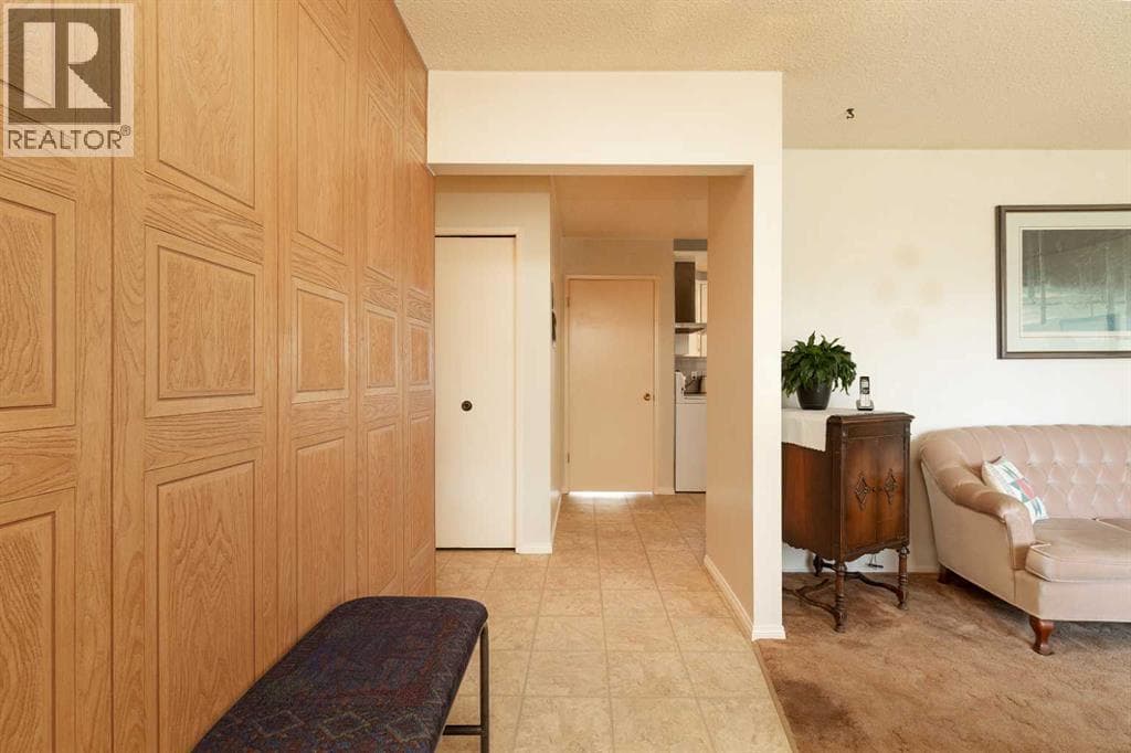 61 Park Meadows Boulevard N — photo 3