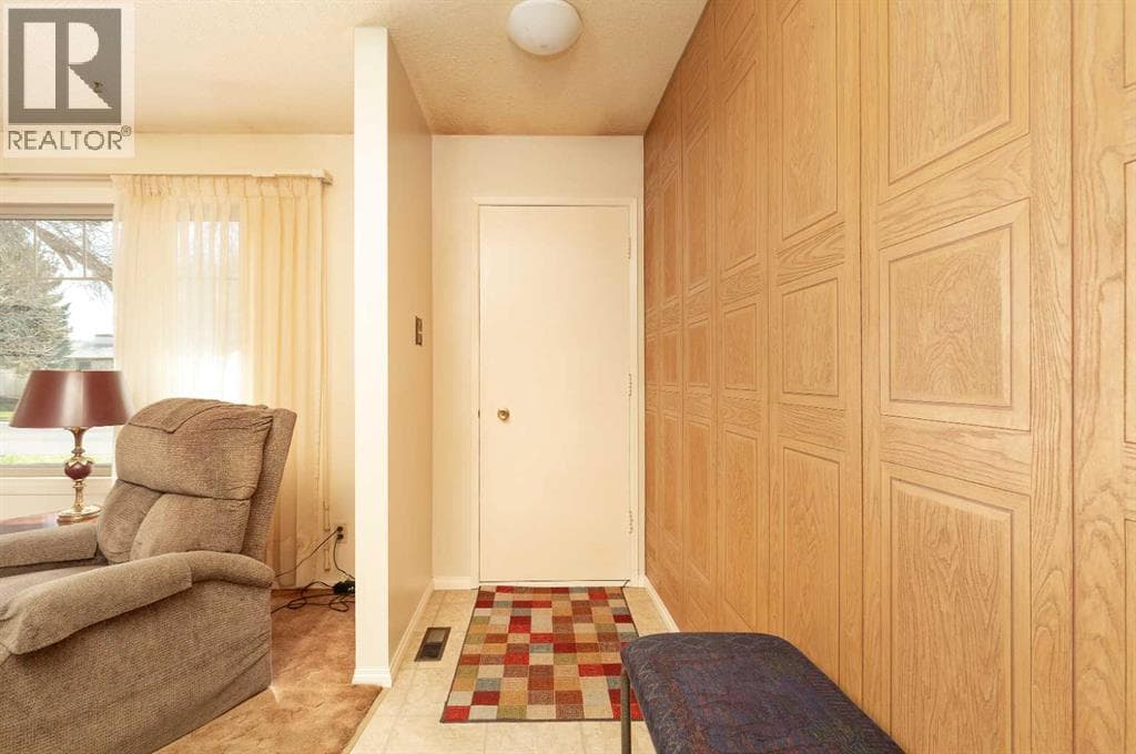 61 Park Meadows Boulevard N — photo 2