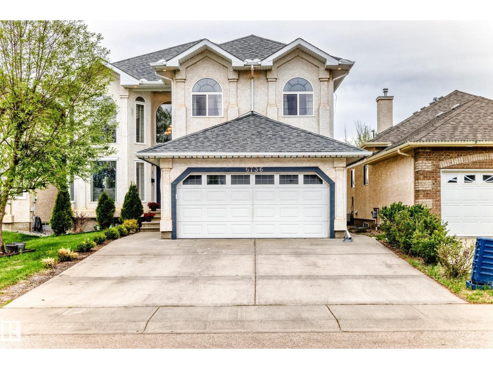6736 11 AV SW — photo 3
