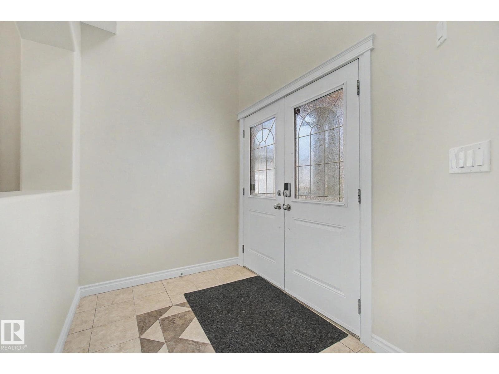 6016 10 AV SW — photo 3