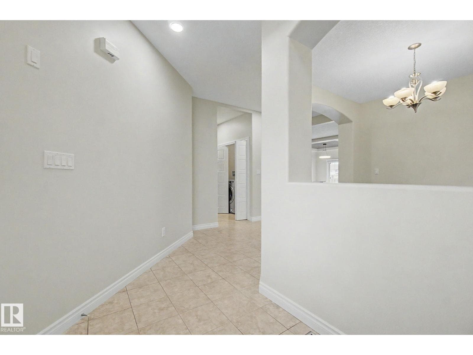 6016 10 AV SW — photo 4