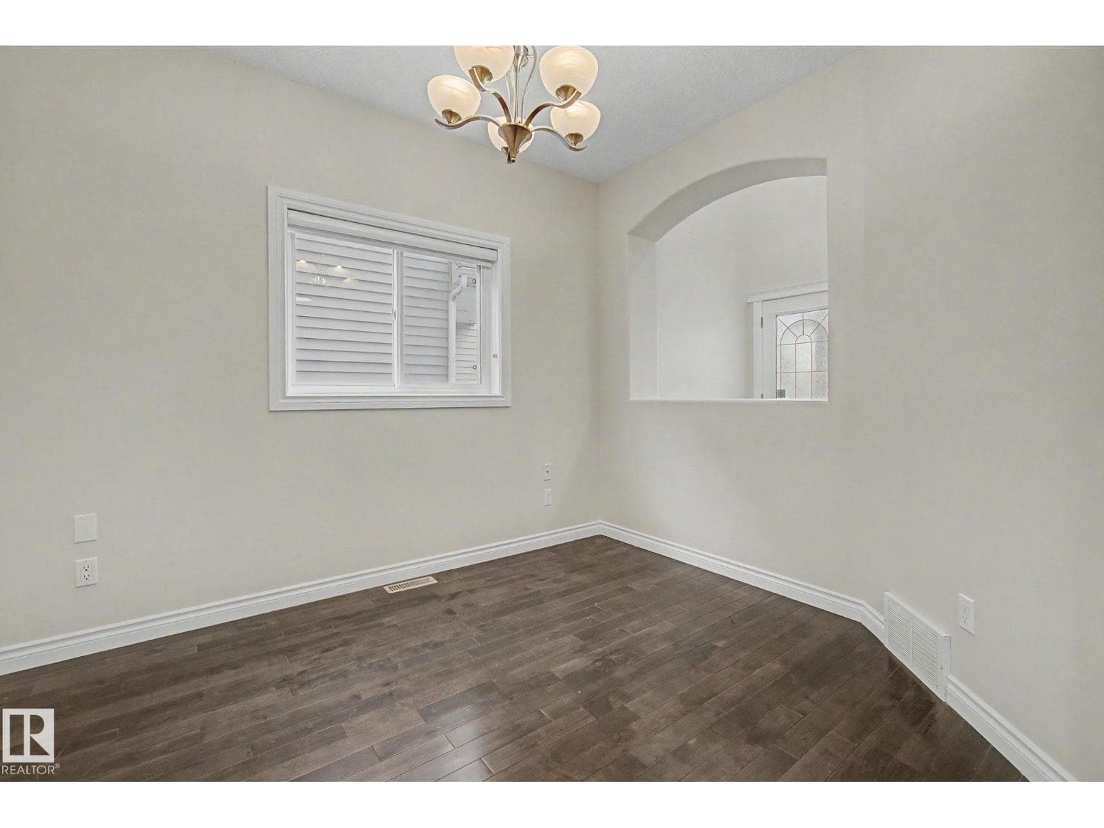 6016 10 AV SW — photo 5