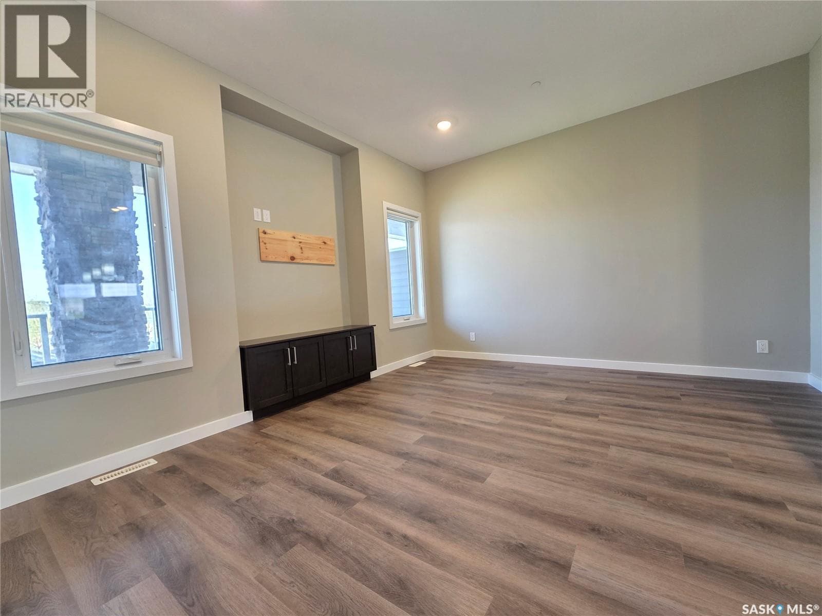 553 Douglas DRIVE — photo 5