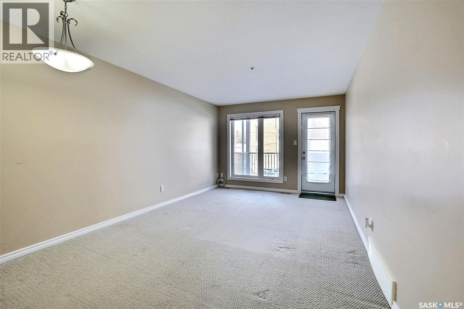 205 3946 Robinson STREET — photo 3