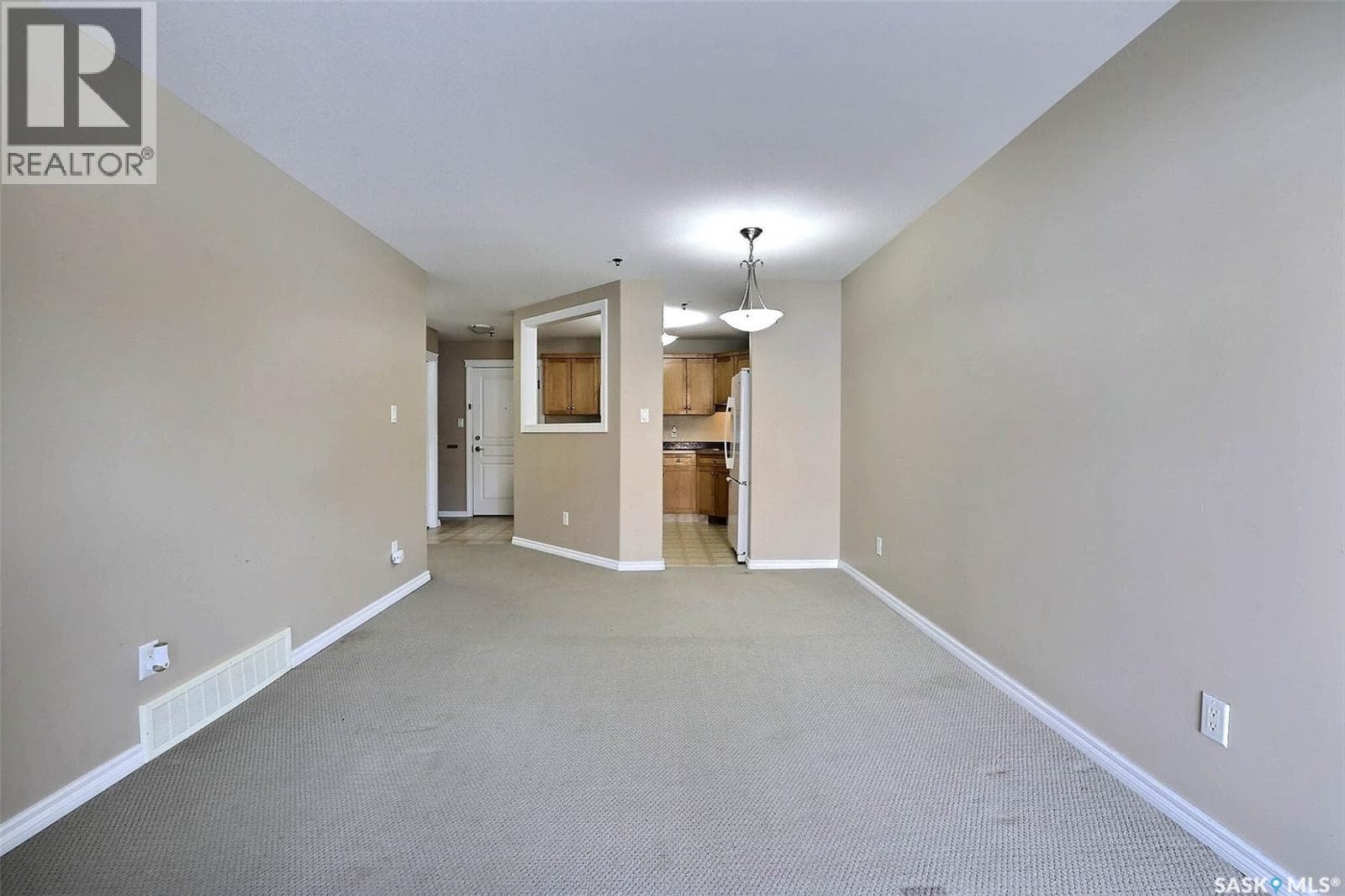 205 3946 Robinson STREET — photo 4