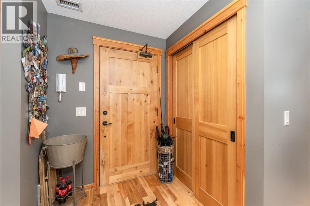 2207, 101B Stewart Creek Landing — photo 2