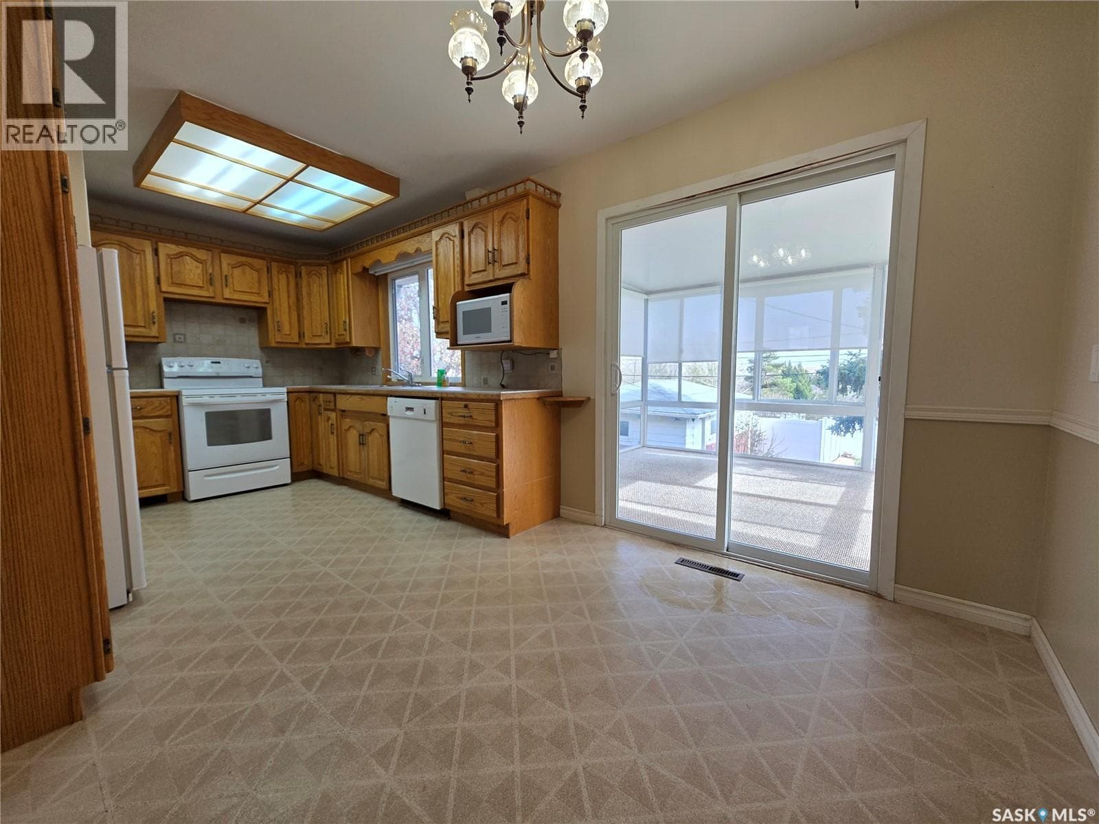 1446 Taylor DRIVE — photo 3