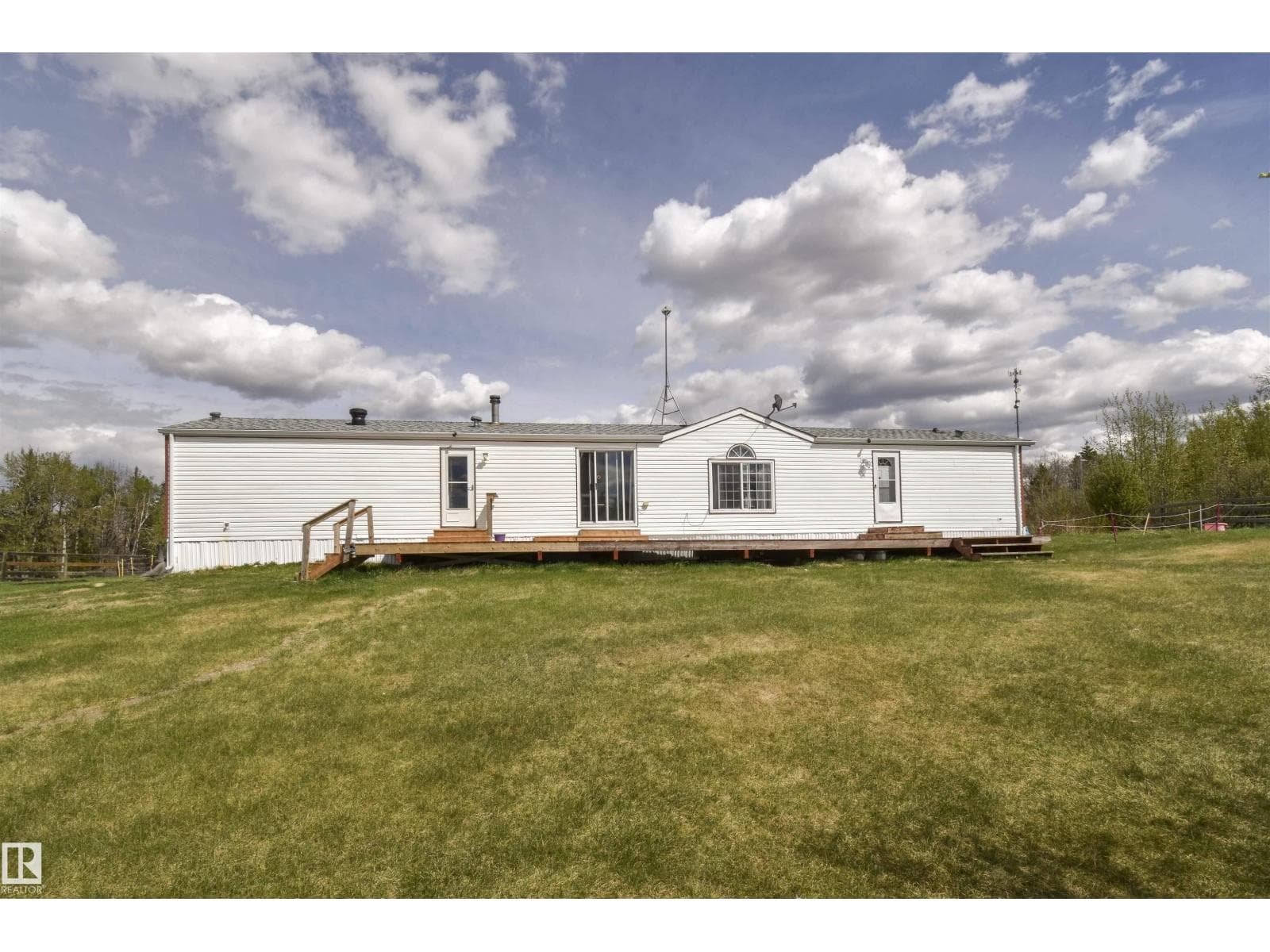 40, 2320 Twp Rd 540 — photo 2