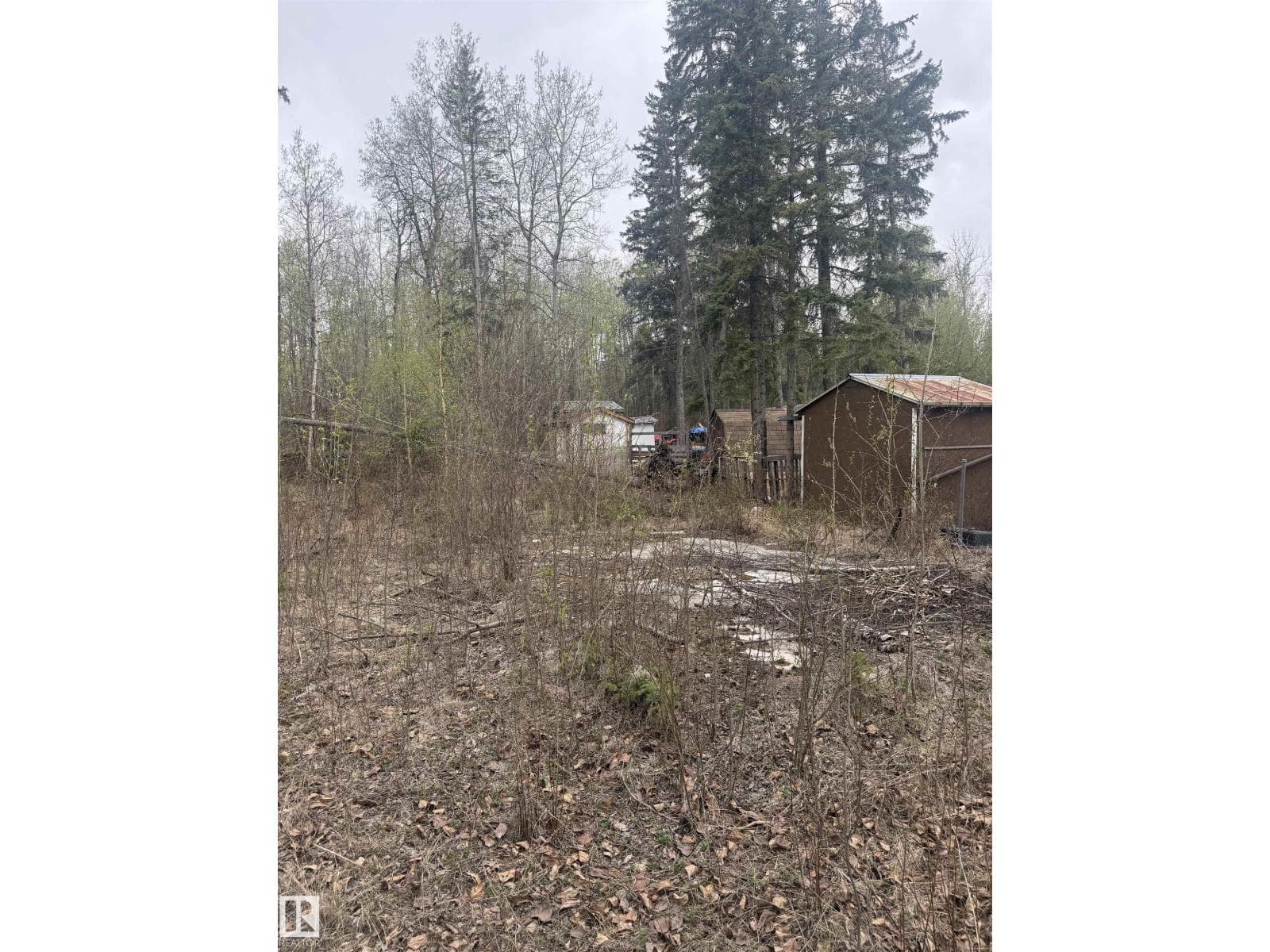 445 Lakeview DR — photo 4
