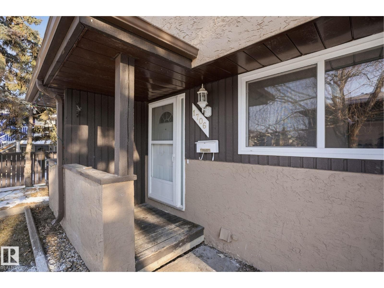 1706 37 ST NW