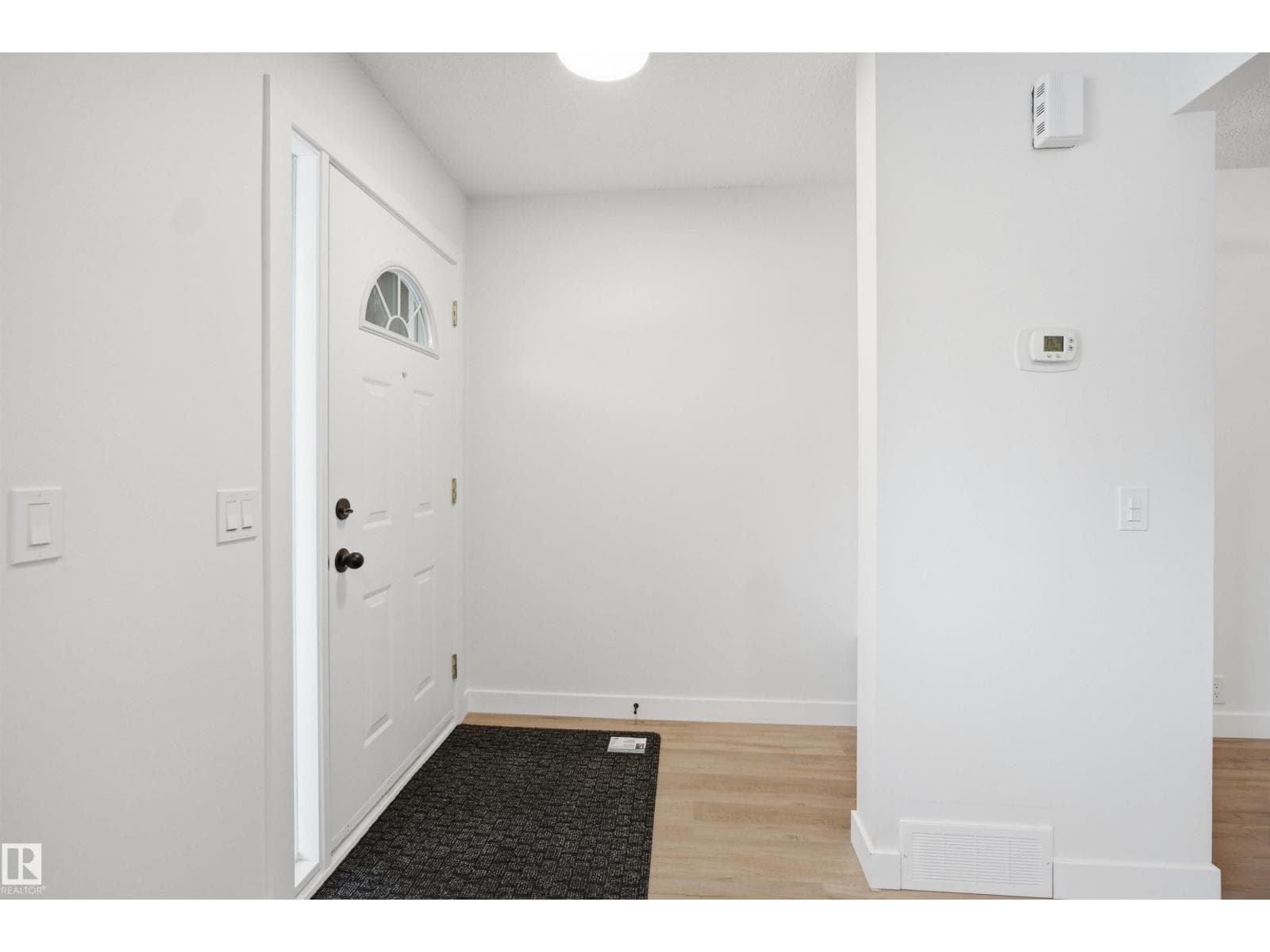 1706 37 ST NW — photo 4