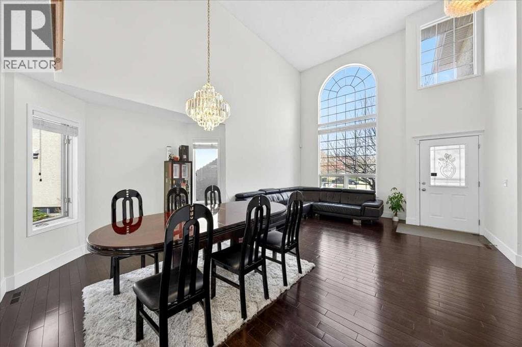 98 Hampstead Circle NW — photo 4