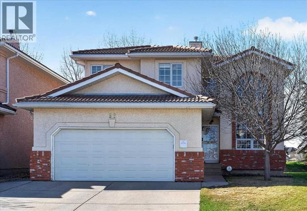 98 Hampstead Circle NW — photo 2
