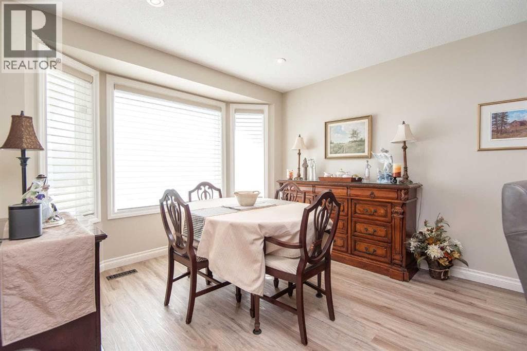 238 Ebert Close — photo 2