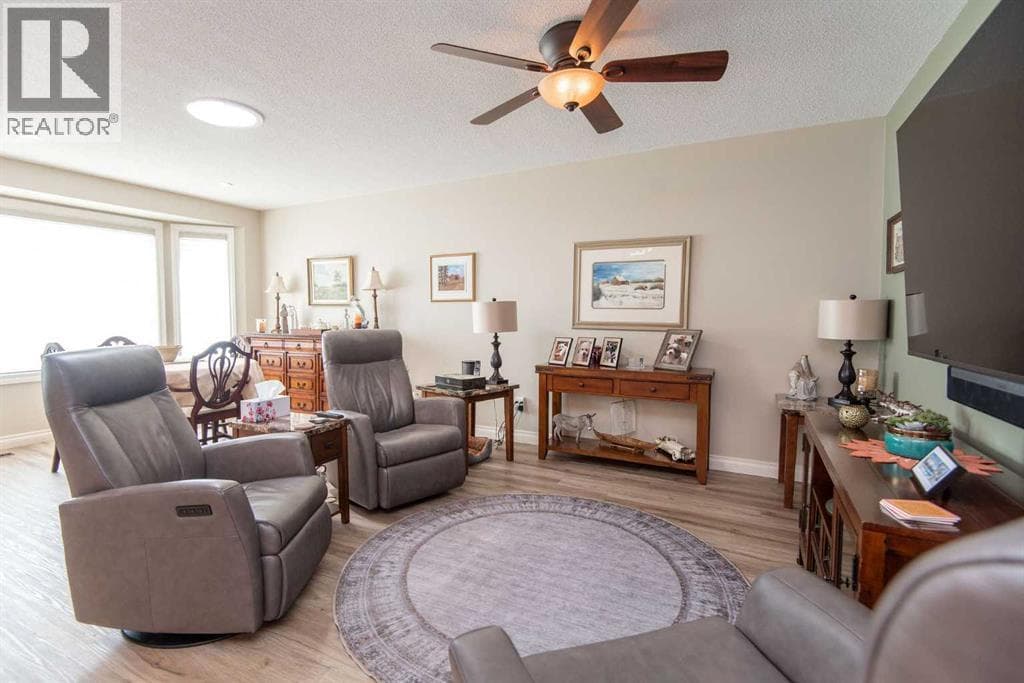 238 Ebert Close — photo 4