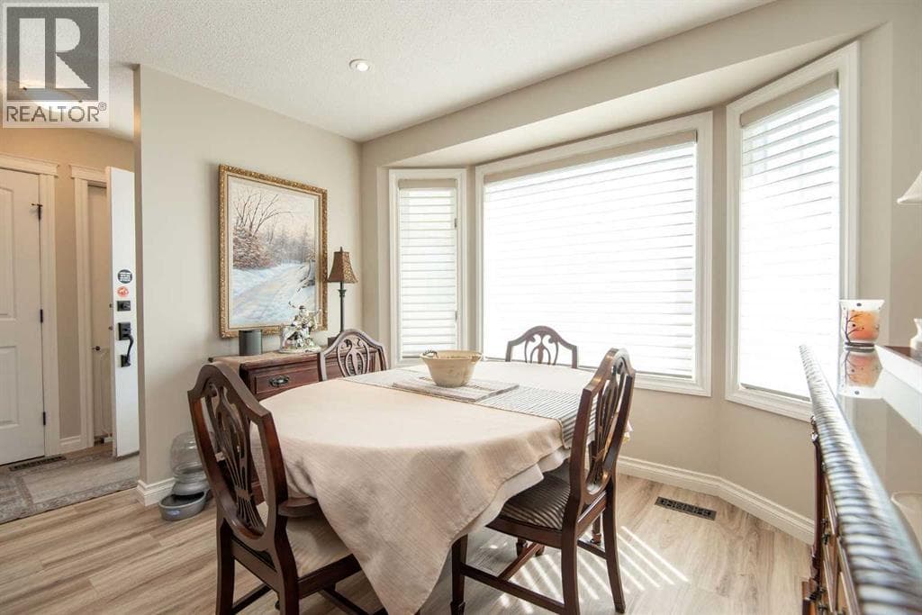 238 Ebert Close — photo 3