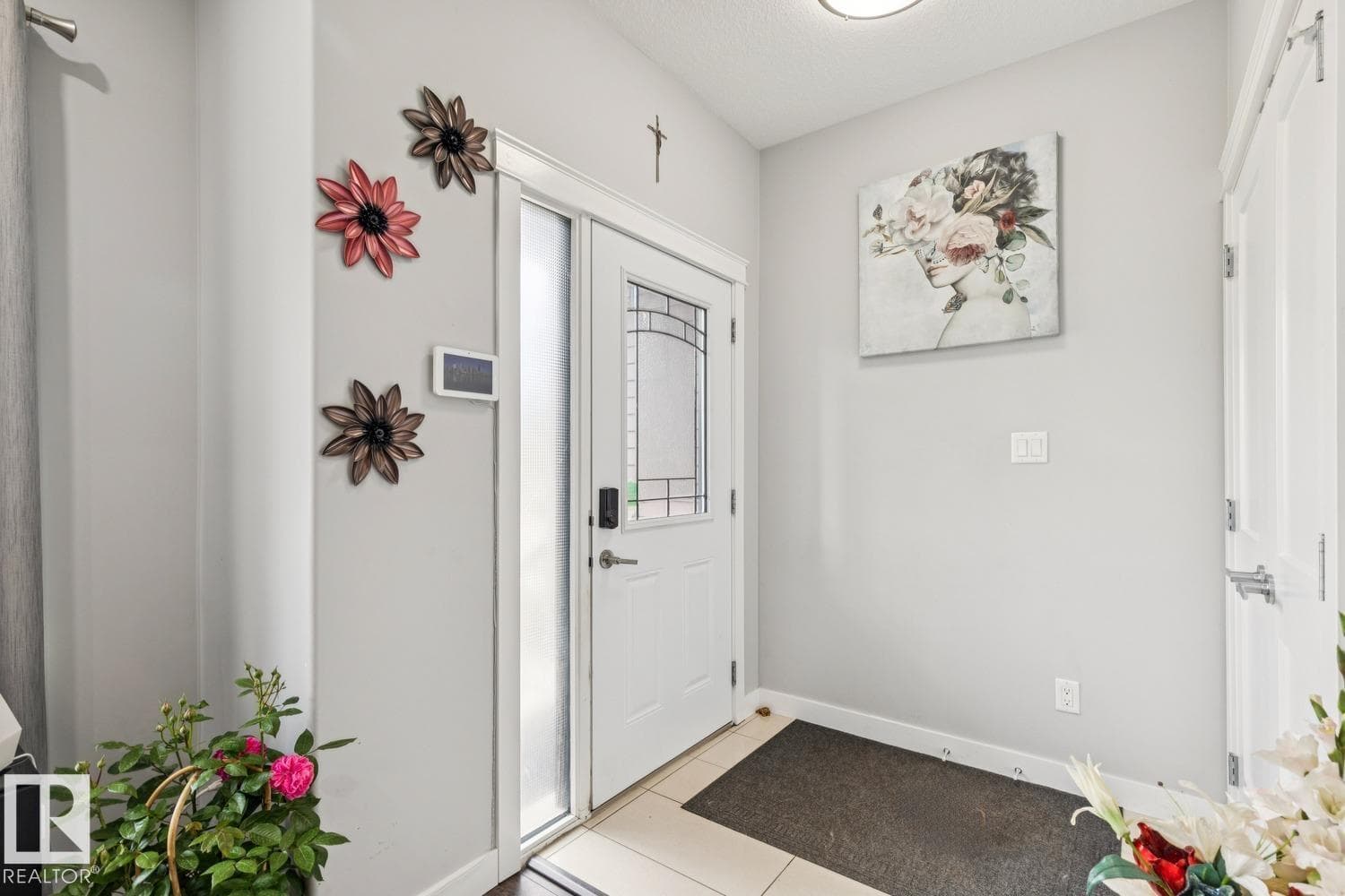 6717 127 AV NW — photo 2