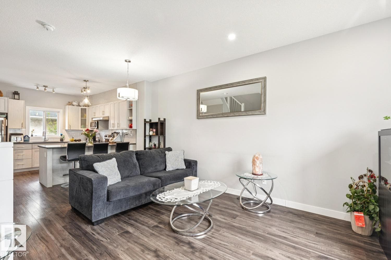 6717 127 AV NW — photo 3
