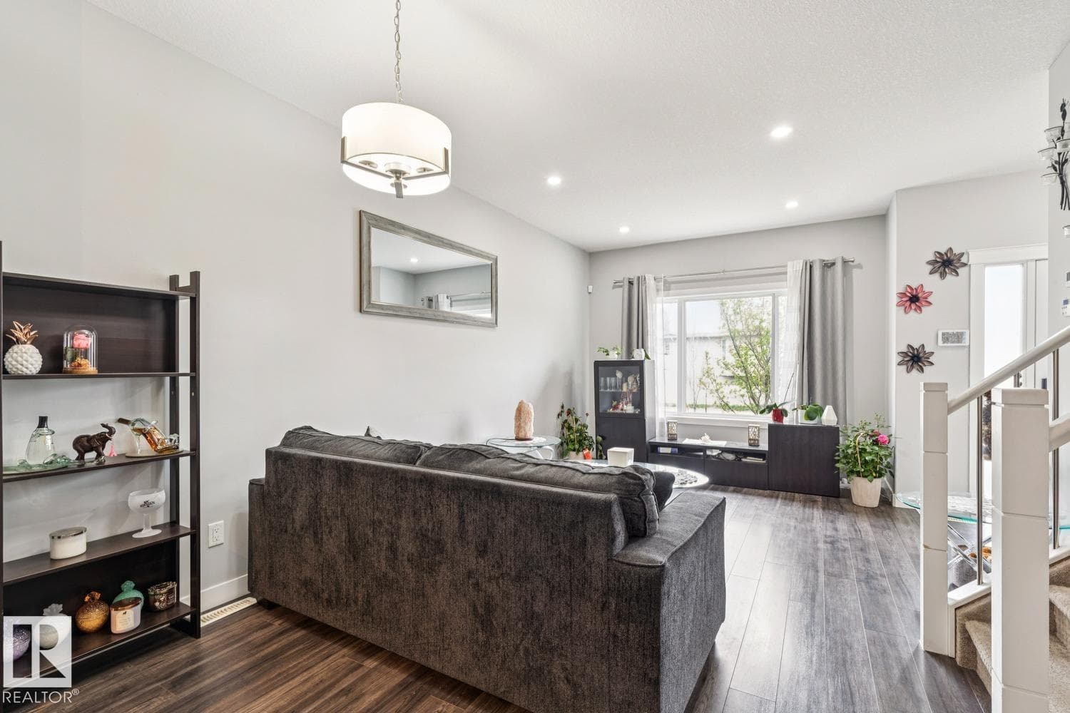 6717 127 AV NW — photo 5