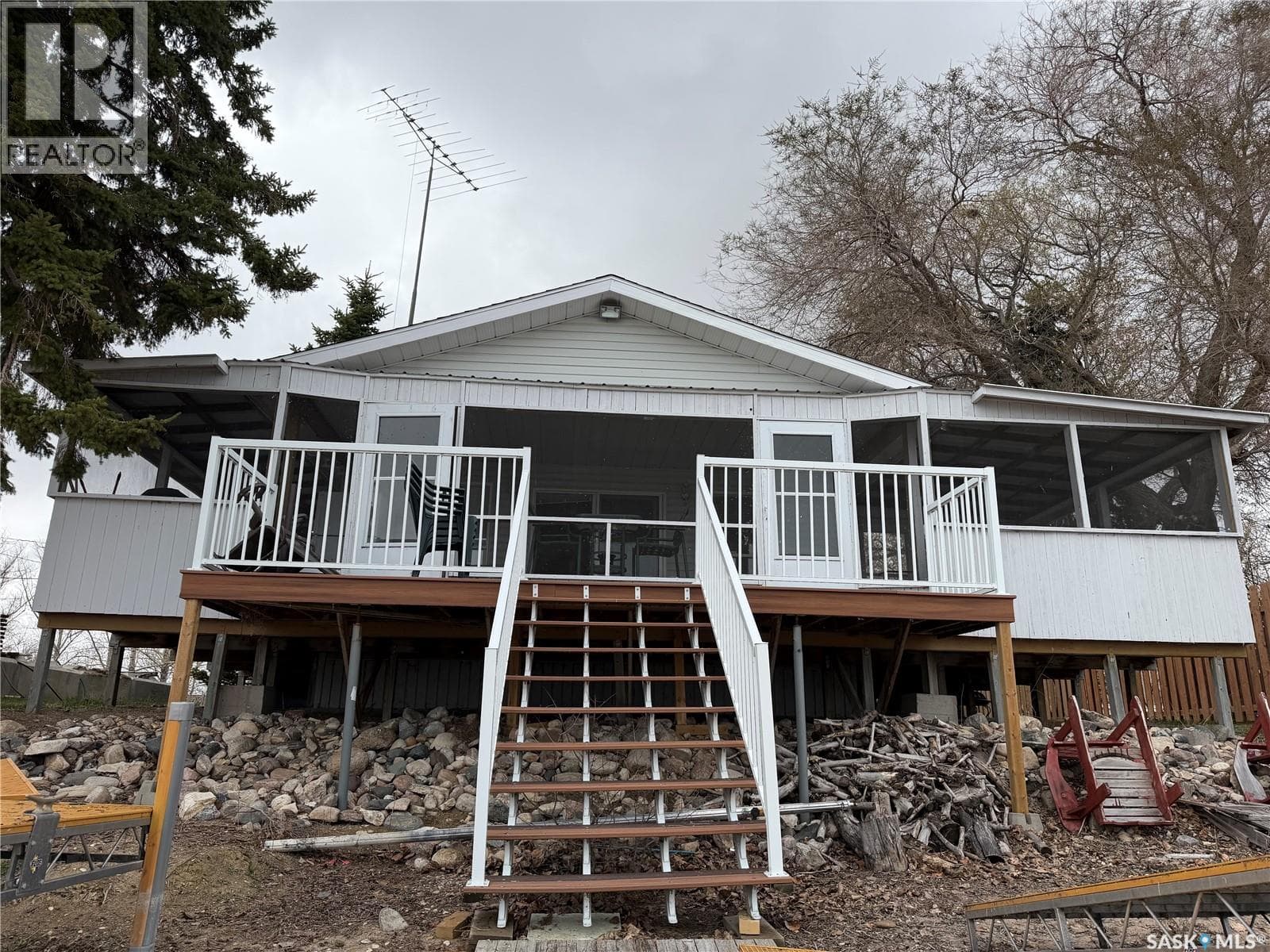 317 Lakeshore DRIVE