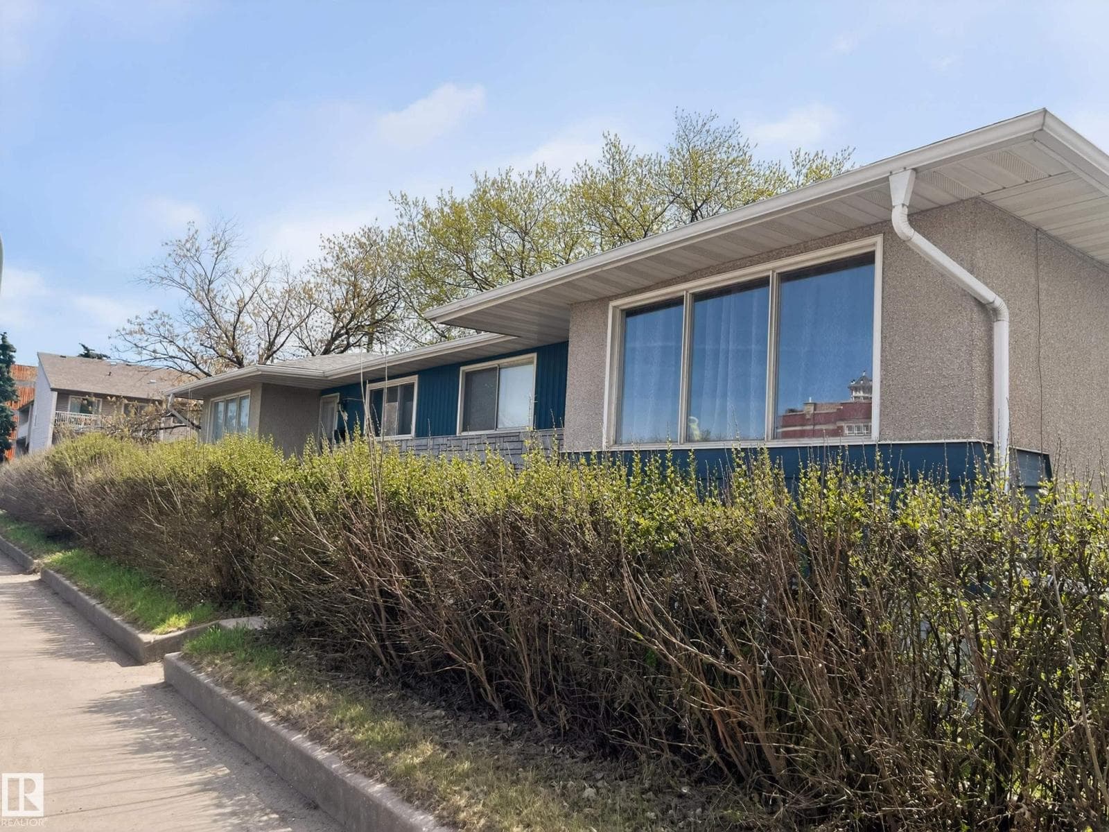 13007 / 13009 111 AV NW
