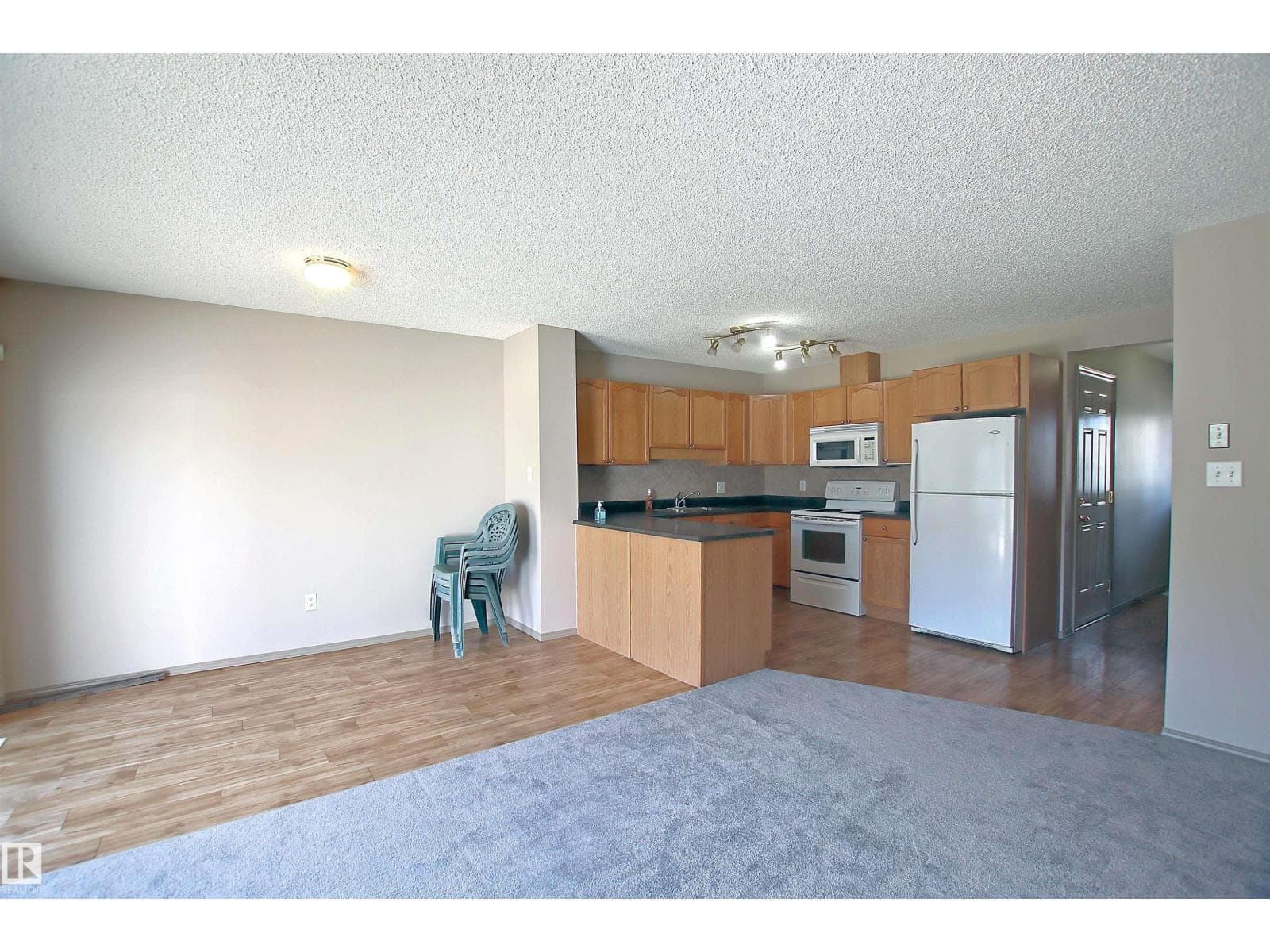 8129 7 AV SW — photo 2