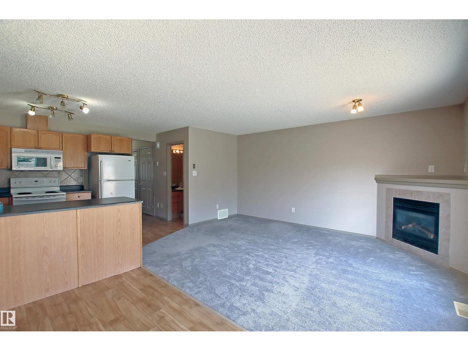 8129 7 AV SW — photo 3