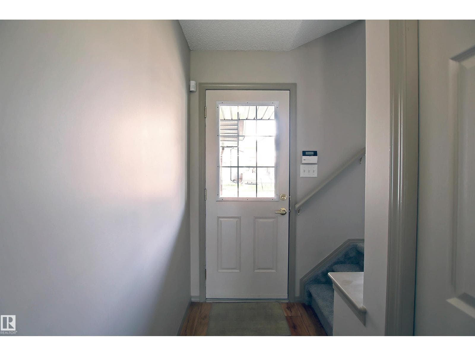 8129 7 AV SW — photo 5