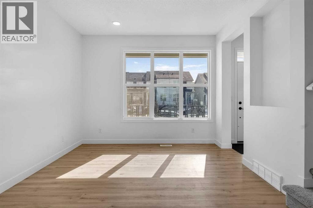 216 142 Avenue NW — photo 4