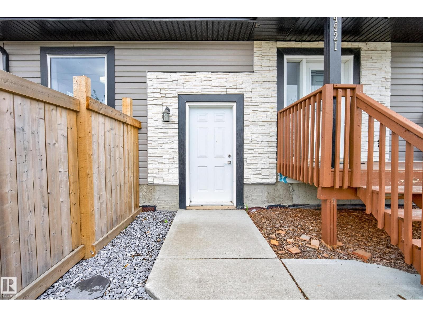14921 90 AV NW — photo 4