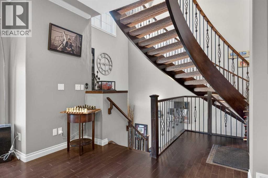 9050 14 Avenue SW — photo 3