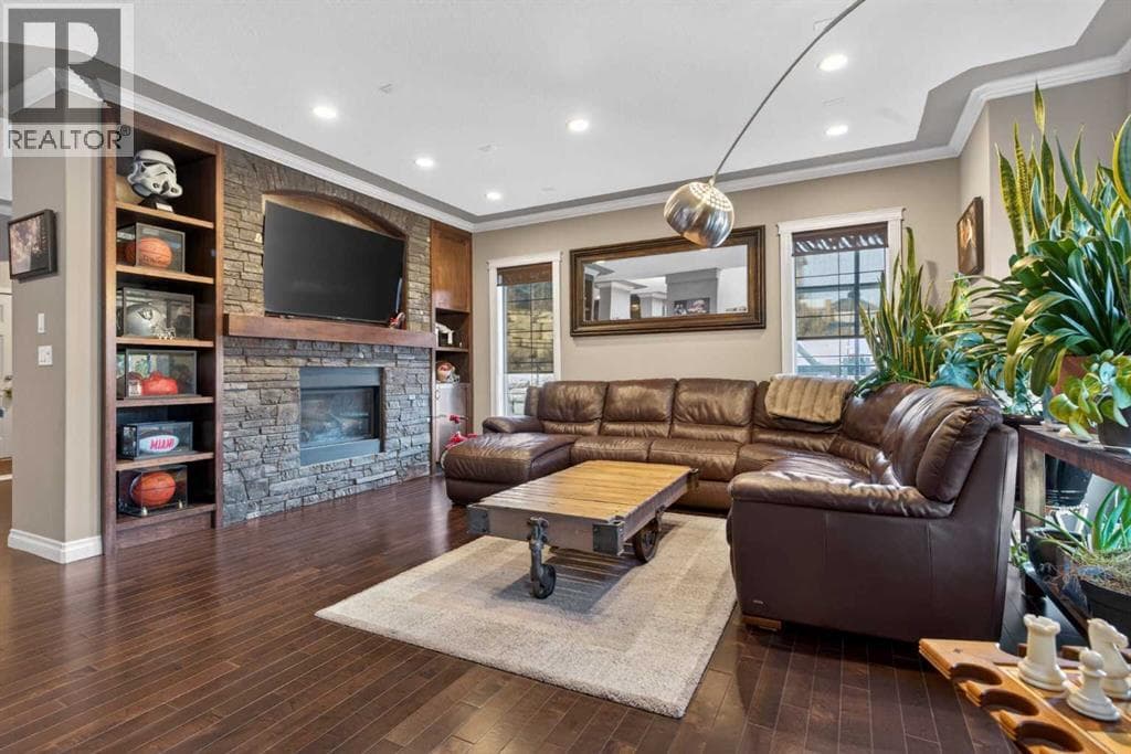 9050 14 Avenue SW — photo 4