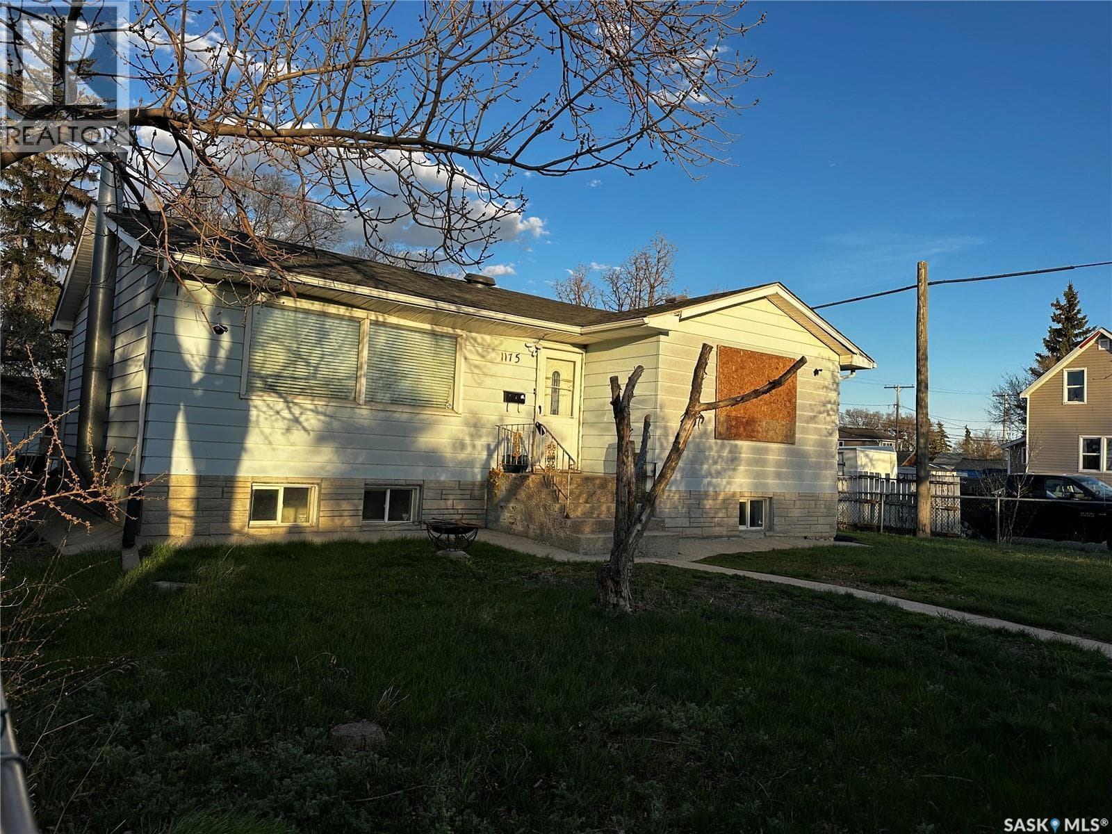 1175 Wallace STREET
