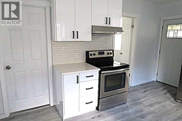 4617 46 Street — photo 2
