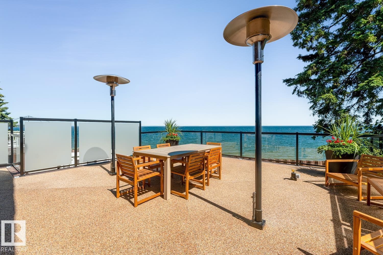 305 LAKESHORE DR — photo 3