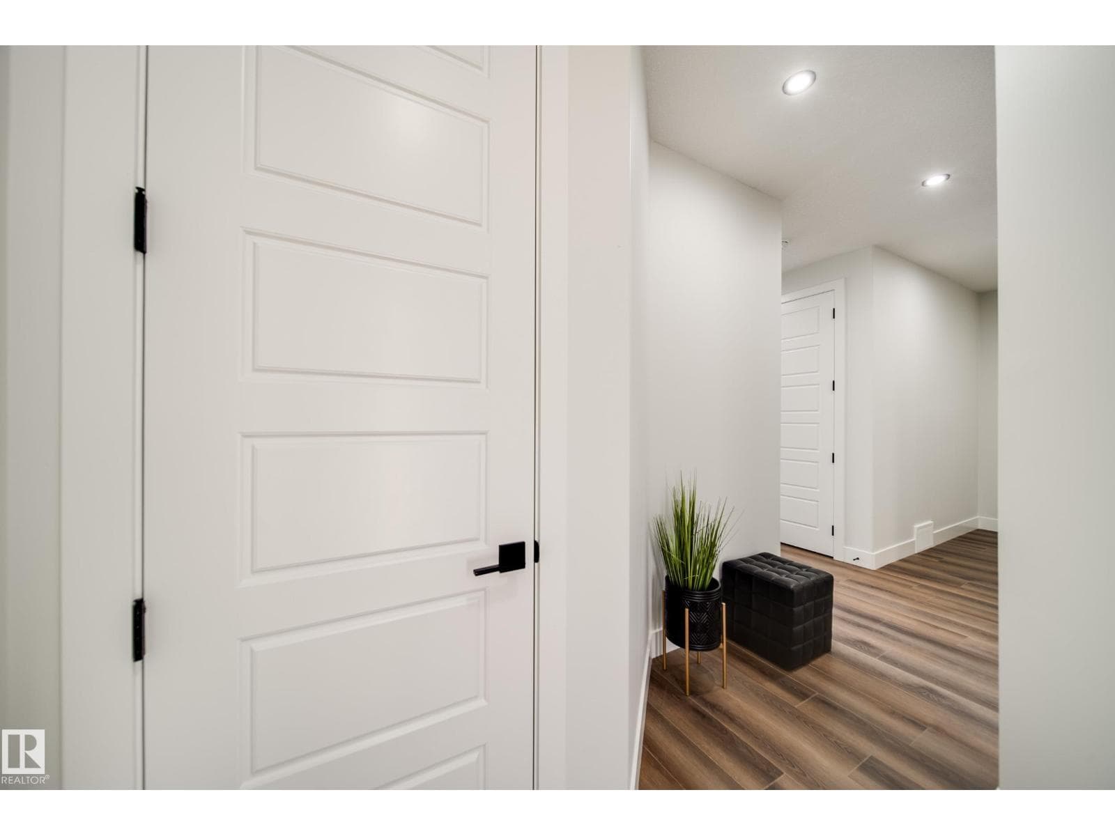 8808 183 AV NW — photo 2