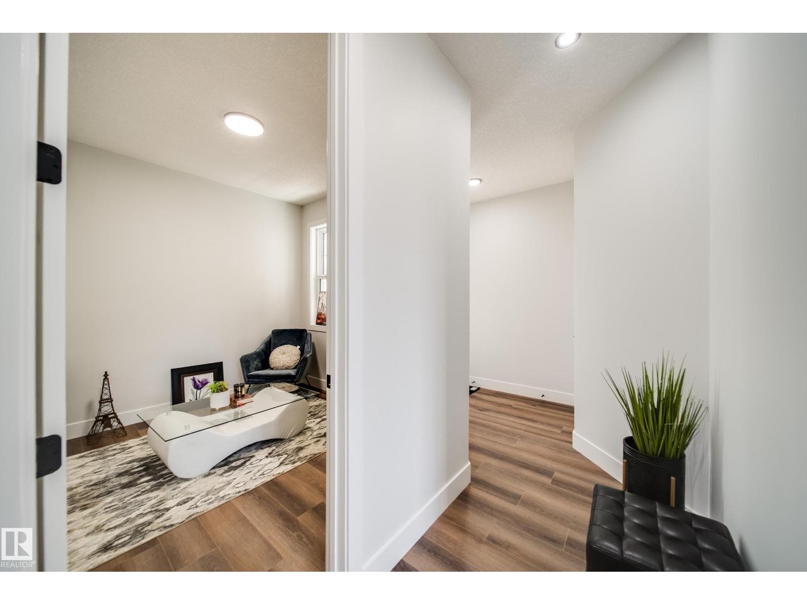 8808 183 AV NW — photo 3