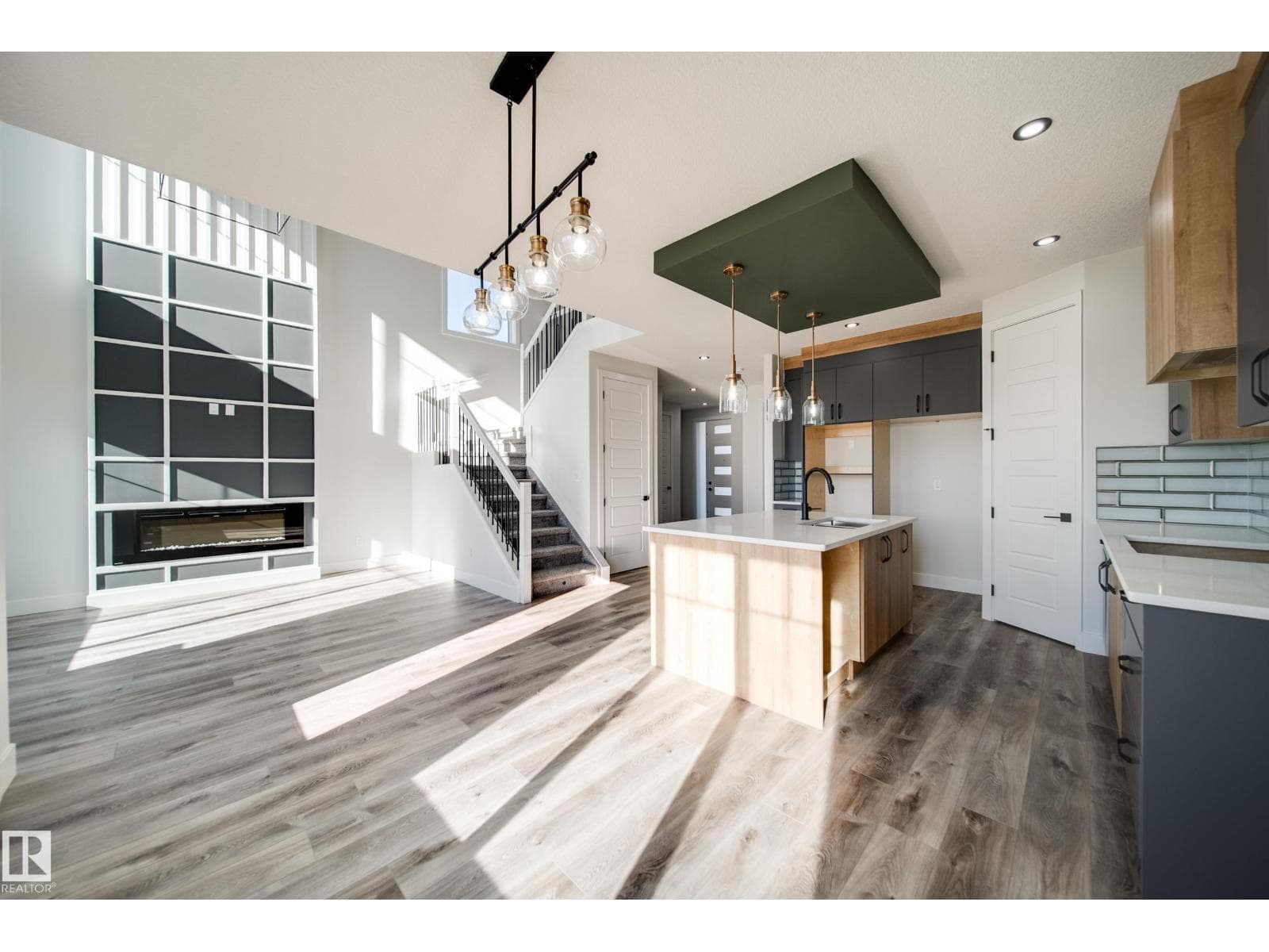 8515 183 AV NW