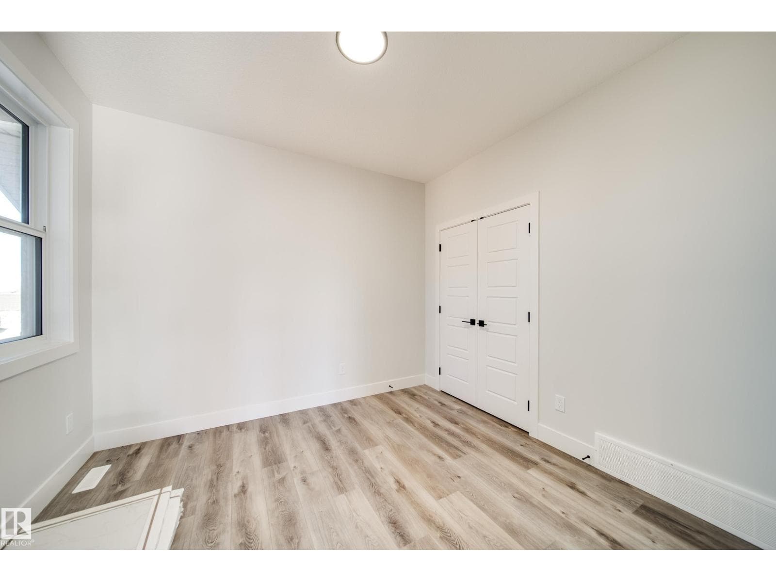 8515 183 AV NW — photo 4