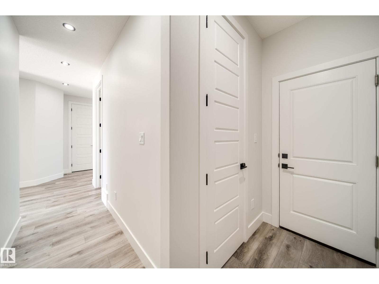 8515 183 AV NW — photo 5